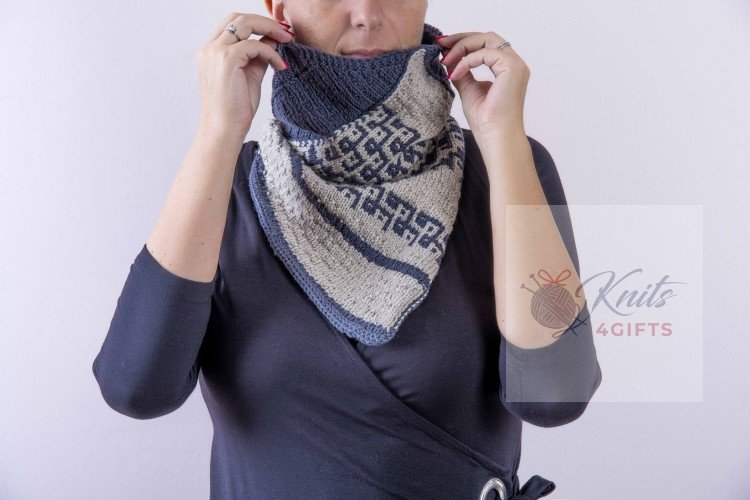 'Mosaic Grey & White' Cowl